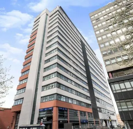Centre Chic With 3 Bedrooms *
