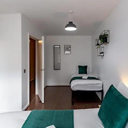 Centre Chic With 3 Bedrooms