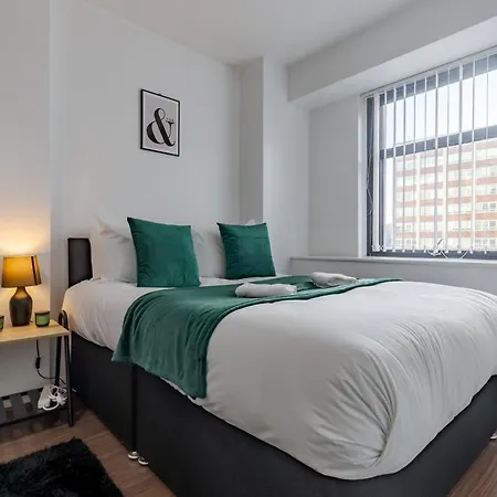 Centre Chic With 3 Bedrooms * Birmingham