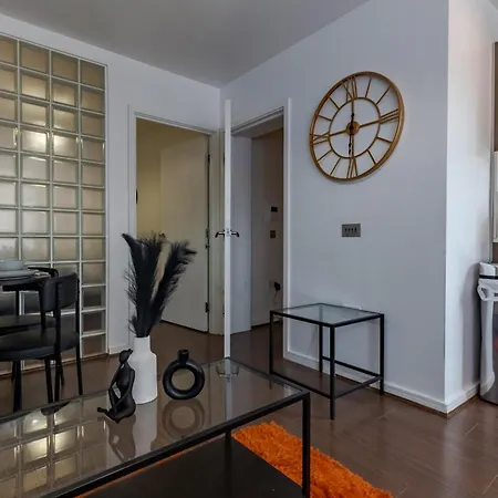 Centre Chic With 3 Bedrooms