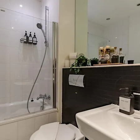 Centre Chic With 3 Bedrooms