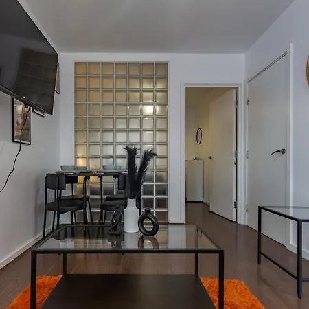 Apartment Centre Chic With 3 Bedrooms *