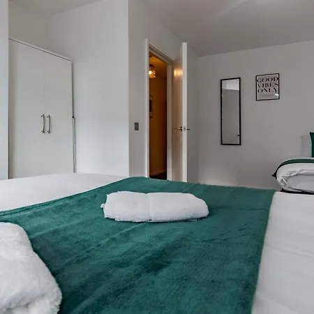 Centre Chic With 3 Bedrooms * Birmingham