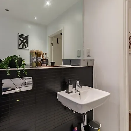 Apartment Centre Chic With 3 Bedrooms *